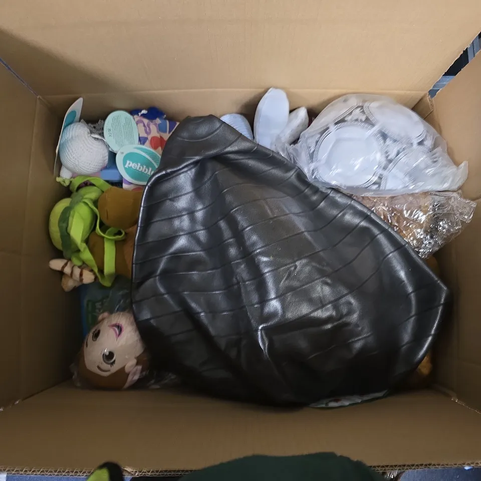 LARGE QUANTITY OF ASSORTED TOYS AND GAMES TO INCLUDE - TEDDYS , FOOTBALLS , PUZZLES , ETC 