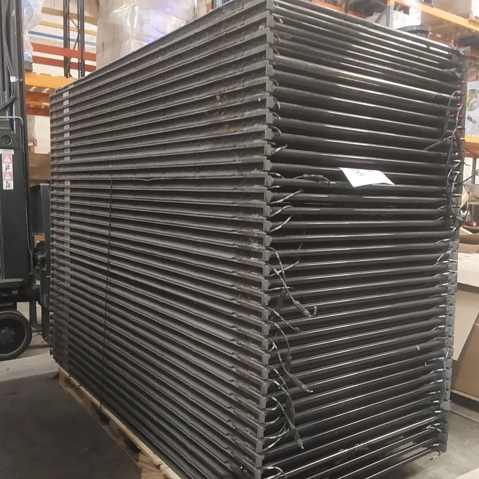 PALLET CONTAINING A VERY LARGE QUANTITY OF SOLYNDRA 200W SOLAR PANELS
