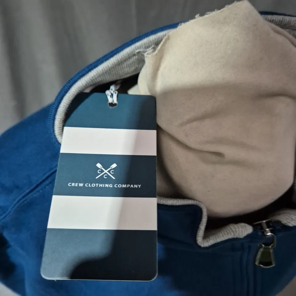 CREW CLOTHING COMPANY MEN'S BLUE FLEECE HALF-ZIP TOP – UK SIZE S