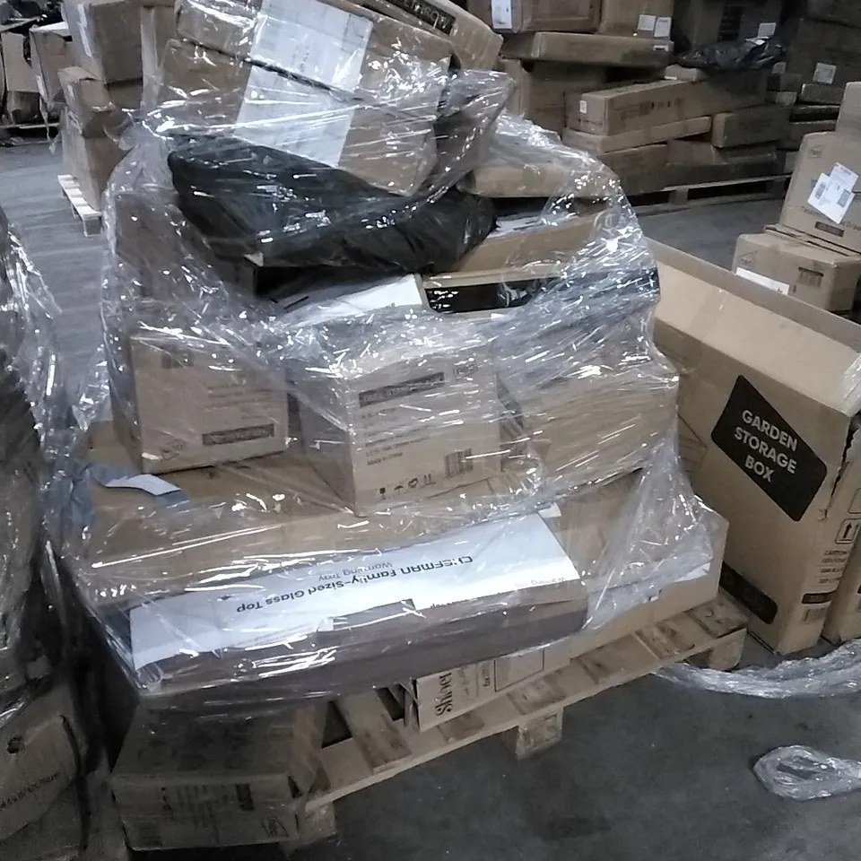 PALLET OF HOUSEHOLD ITEMS TO INCLUDE TREE SKIRT. HEATED THROW BLANKET, BAUBLES, TREE STAND AND OTHER ASSORTED ITEMS...