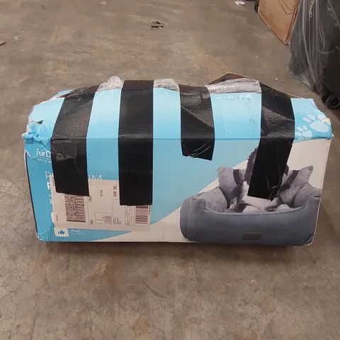 BOXED FURDREAMS PREMIUM PET CAR SEAT