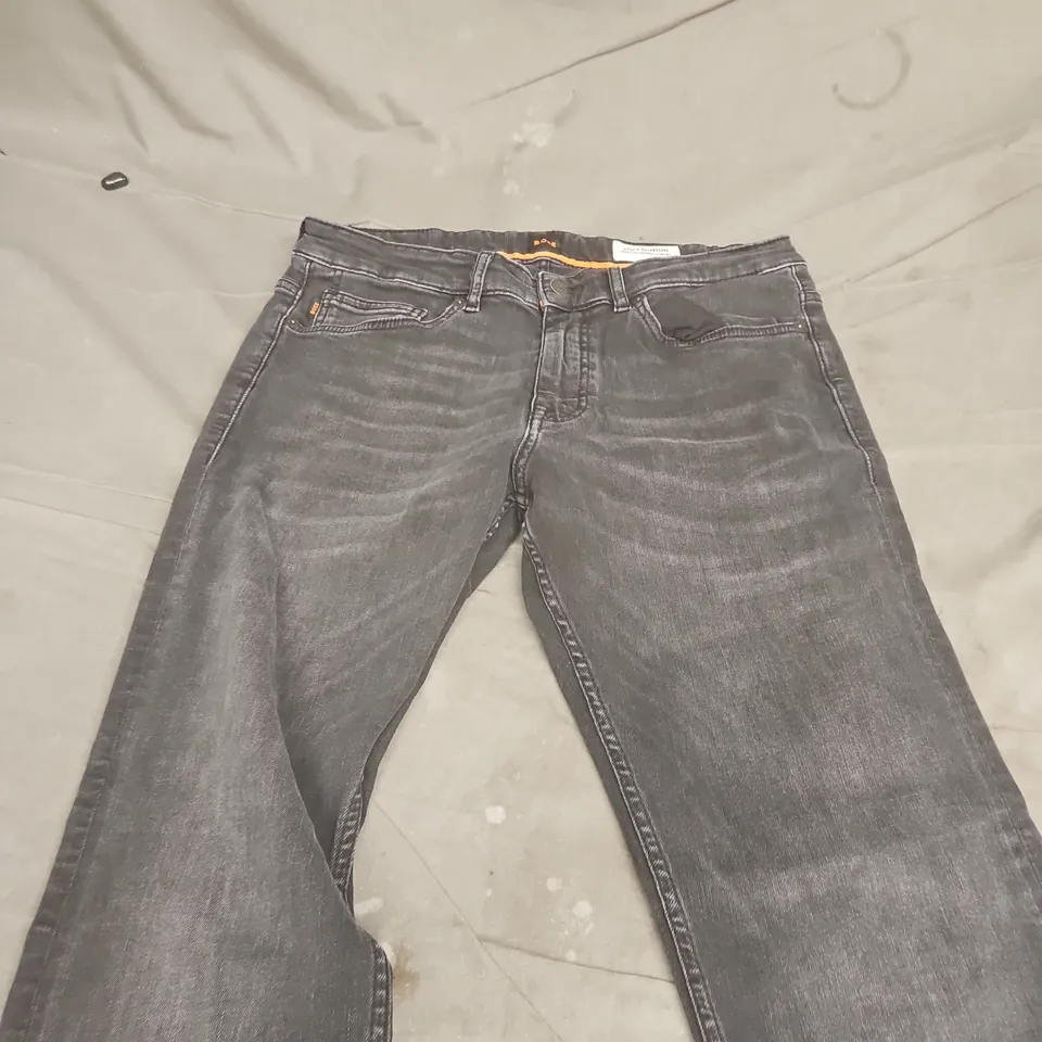 HUGO BOSS DELAWARE SOFT MOTION SLIM FIT DENIM JEANS – UK 32/32