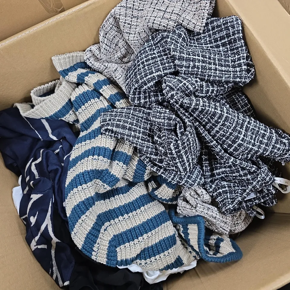 APPROXIMATELY 30 ASSORTED CLOTHING ITEMS IN VARIOUS SIZES, STYLES & COLOURS TO INCLUDE BRANDS SUCH AS MASAI, KIM&CO, D&CO, ETC - COLLECTION ONLY