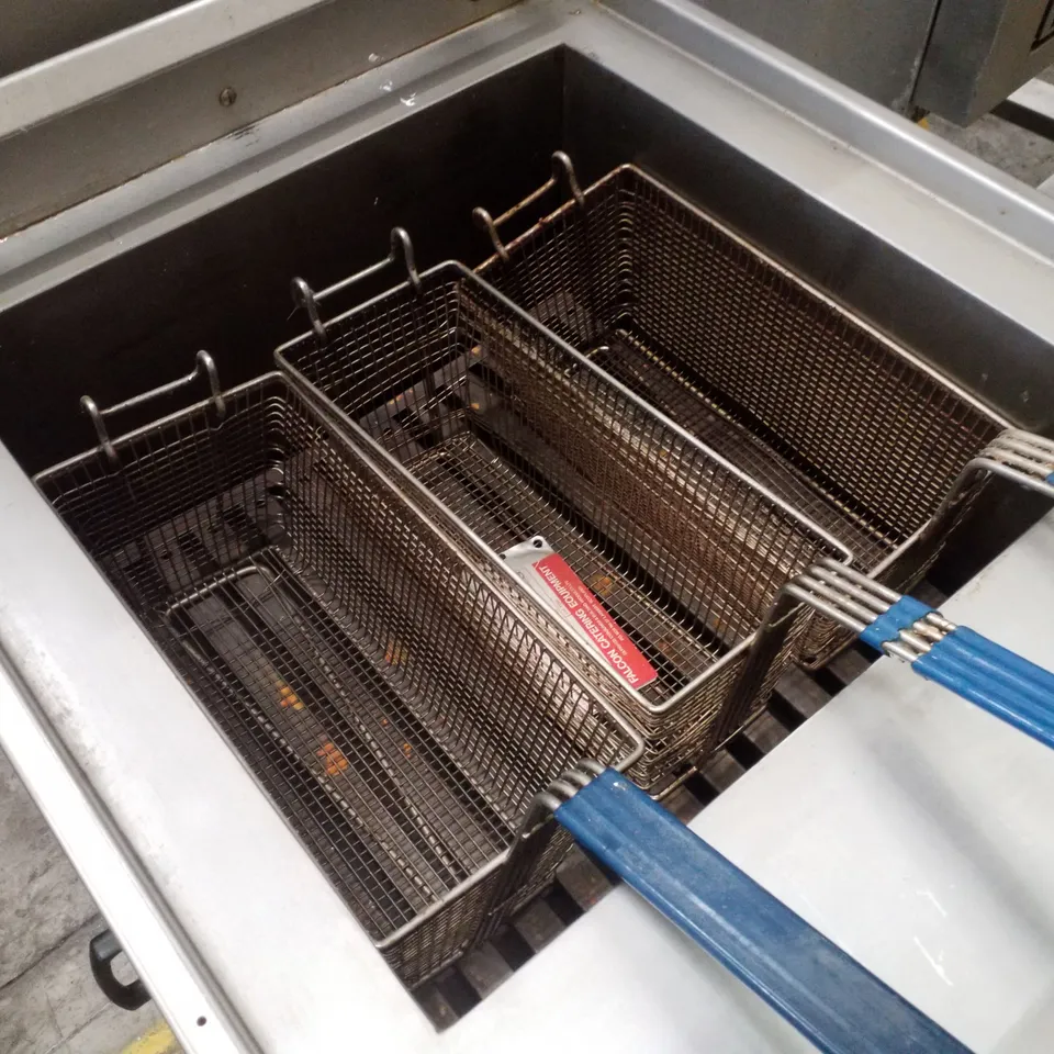 FALCON COMMERCIAL DUAL-BASKET DEEP FRYER, STAINLESS STEEL