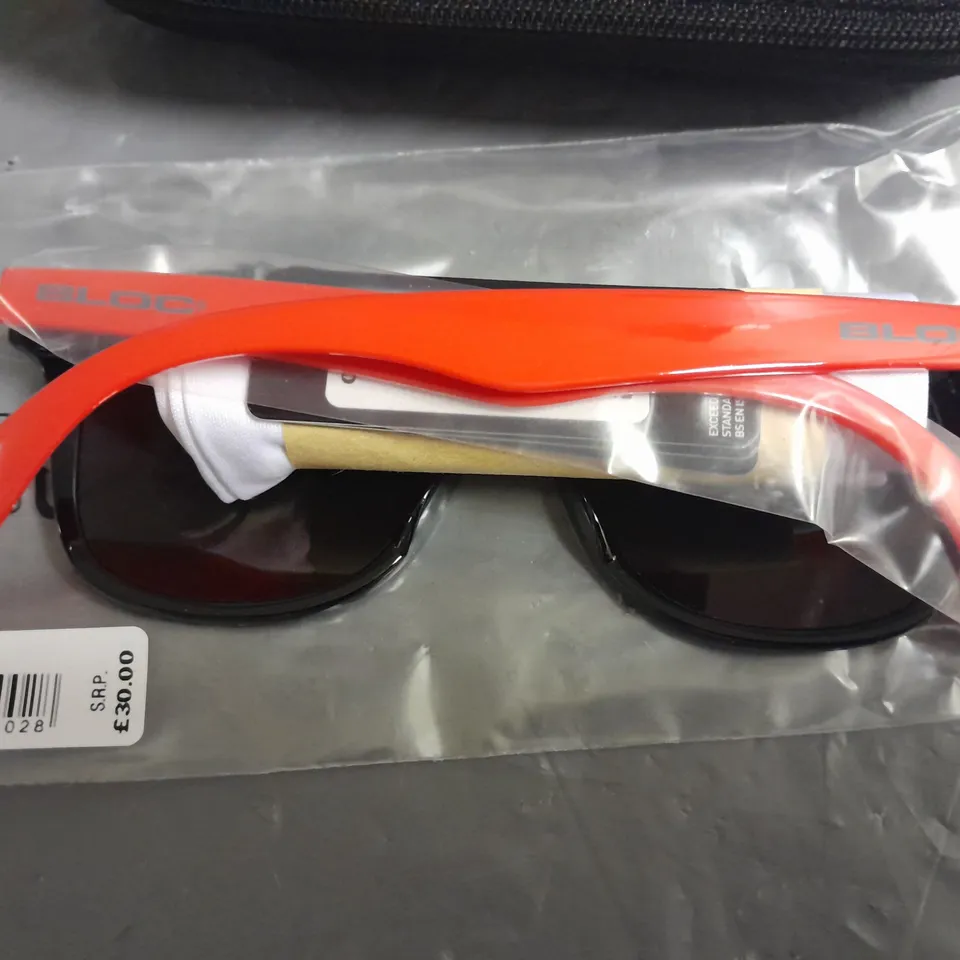 BOXED PAIR OF BLOC FLARE GLASSES