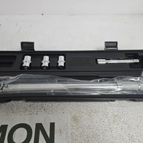TORQUE WRENCH SET WITH FOUR SOCKETS IN CARRY CASE