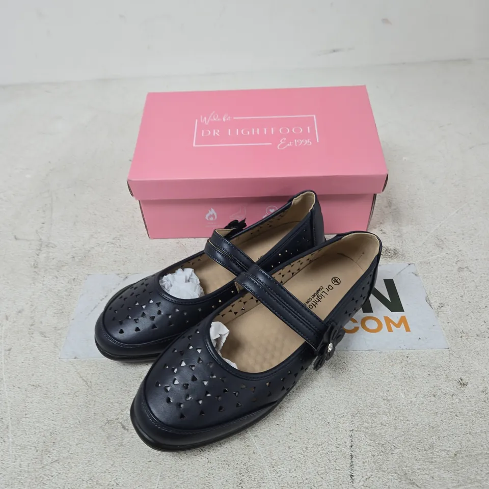 DR LIGHTFOOT NAVY MARY JANE SHOES – WIDE FIT, UK 8