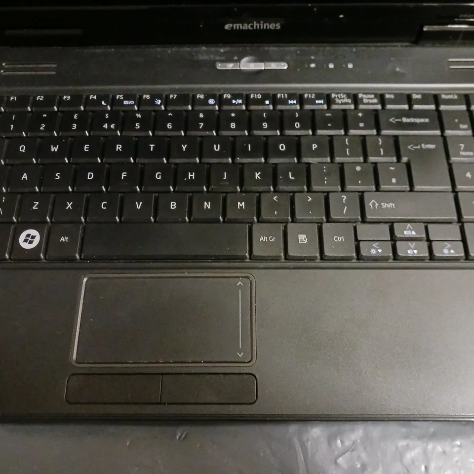 EMACHINES E525 LAPTOP