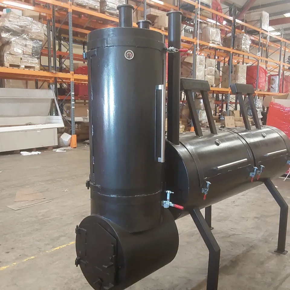 HEAVY DUTY CUSTOM-BUILT SMOKER MADE FROM 6MM STEEL PLATE, FINISHED IN BLACK HAMMERED PAINT
