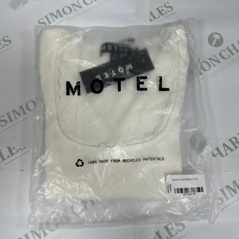 MOTEL BOVITA RIBBED TOP IN WHITE SIZE XS