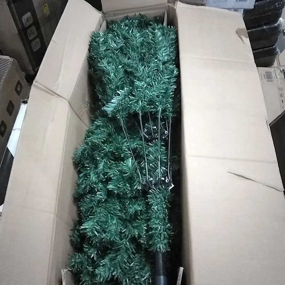 BOXED YAHEETECH 6FT CHRISTMAS TREE - GREEN