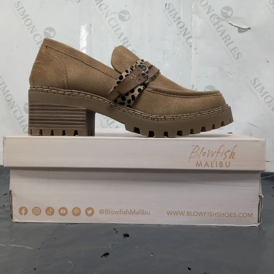 BOXED PAIR OF BLOWFISH MALIBU CHUNKY LOW BLOCK HEEL LOAFERS IN ALMOND SIZE 6