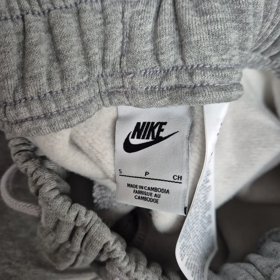 NIKE GREY SWEATPANTS – LOOSE FIT, STRAIGHT LEG (SIZE S)