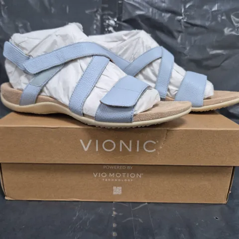 BOXED PAIR OF VIONIC REST RAYA LEATHER SANDALS IN BLUE SIZE 9