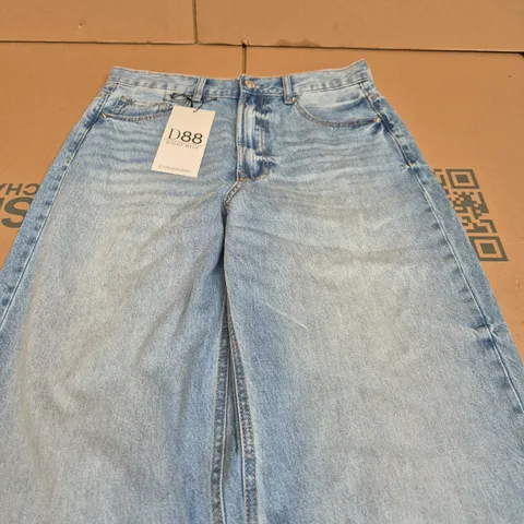 STRADIVARIUS D88 BAGGY WIDE JEANS – LIGHT WASH DENIM, UK 8