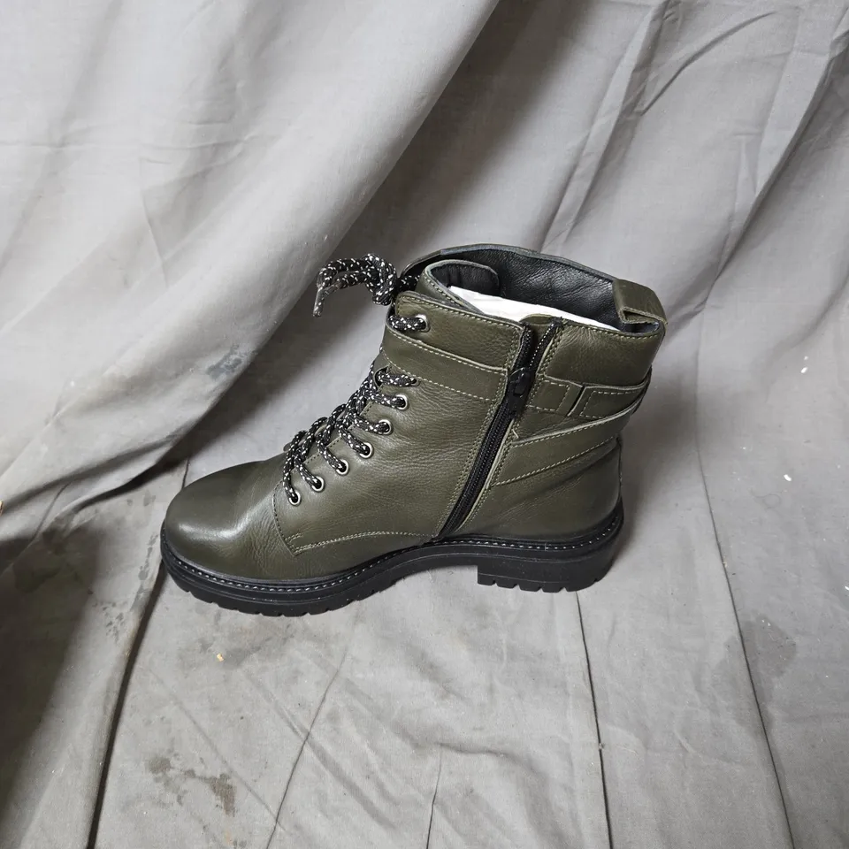  OLIVE GREEN LEATHER COMBAT BOOT WITH SIDE ZIP & LACE-UP – WOMEN'S FOOTWEAR - SIZE EUR 38 