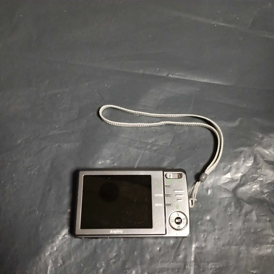 SANYO DIGITAL CAMERA X1220 , 12.1MP, 8X OPTICAL ZOOM