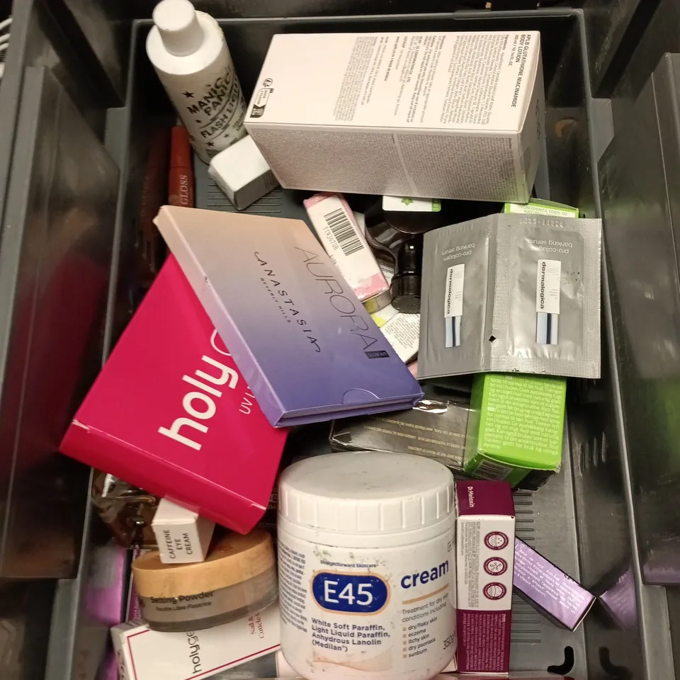 APPROXIMATEY 20 ASSORTED HEALTH AND BEAUTY PRODUCTS TO INCLUDE - E45 CREAM - HOLY GELS GEL NAIL STRIPS AND CETRABEN OATMEAL CREAM