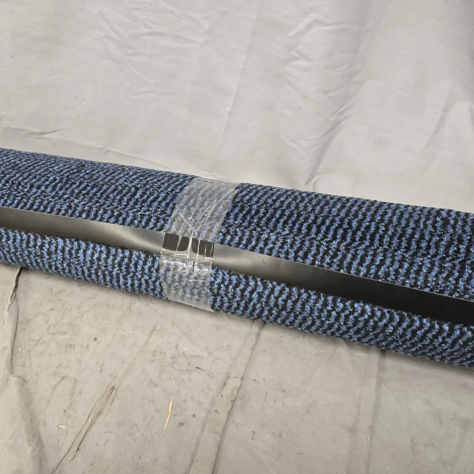 BLUE PATTERNED RUG ROLL - SIZE UNSPECIFIED 