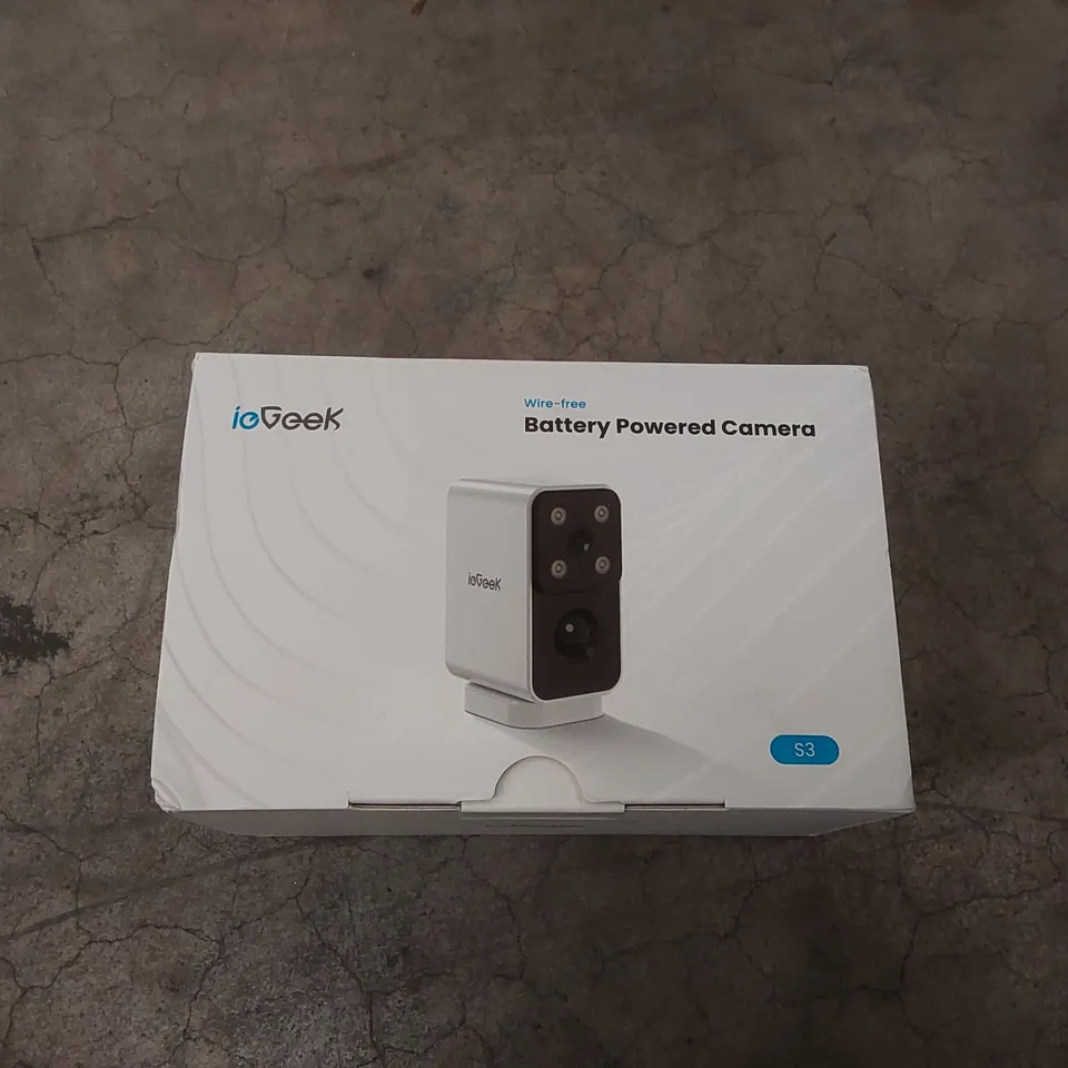 BOXED IOGEEK WIRE-FREE BATTERY POWERED CAMERA