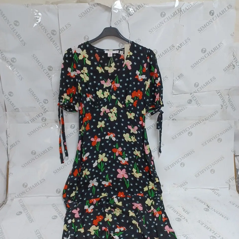 12 FINERY DETAILED DRESSES IN VARIOUS STYLES 