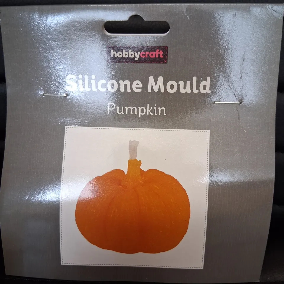 APPROXIMATELY 144 HOBBY CRAFT SILICONE MOULD PUMPKIN