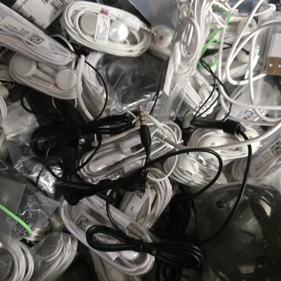 APPROXIMATELY 40 ASSORTED ITEMS TO INCLUDE UNBRANDED HEADPHONES, SCOPE, ETC