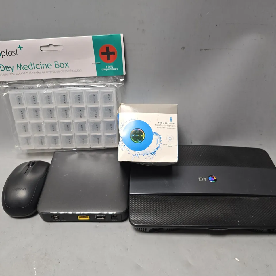 APPROXIMATELY 10 ASSORTED ITEMS TO INCLUDE - 7 DAY MEDICINE BOX , PORTABLE SPEAKER ETC