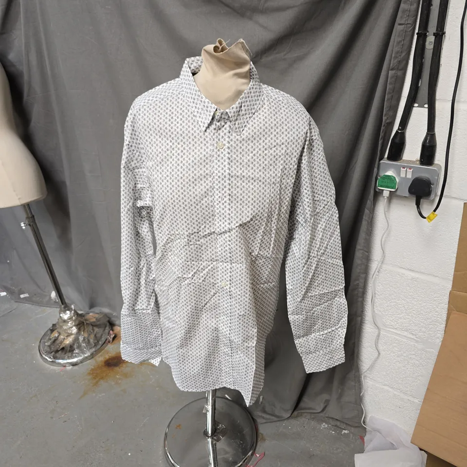 FRENCH CONNECTION MEN'S SHIRT – WHITE WITH SMALL BLACK FLORAL PRINT, SIZE M