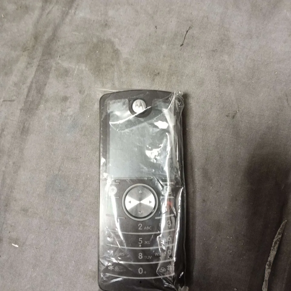 MOTOROLA MOTO FONE F3 MOBILE PHONE – BLACK, BOXED WITH CHARGER