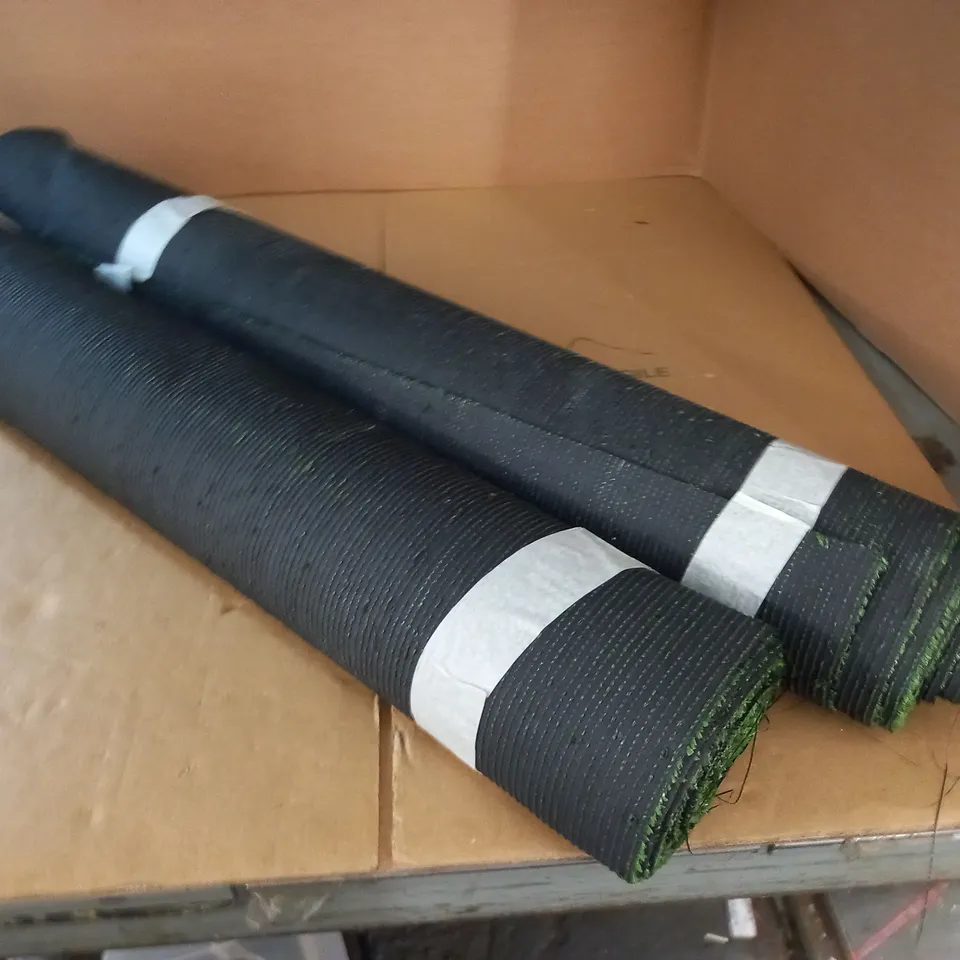 LOT OF 10 ASSORTED HOUSEHOLD ITEMS TO INCLUDE HEATED CLOTHES AIRER, ARTIFICIAL GRASS AND CISTERN / COLLECTION ONLY