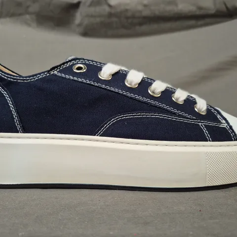 BOXED PAIR OF ARNE HOME RUN SHOES IN NAVY UK SIZE 8