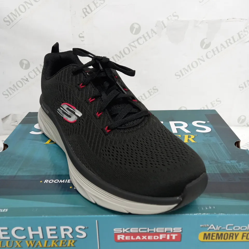 BOXED SKETCHERS D'LUX WALKER MEMORY FOAM IN BLACK - SIZE 10