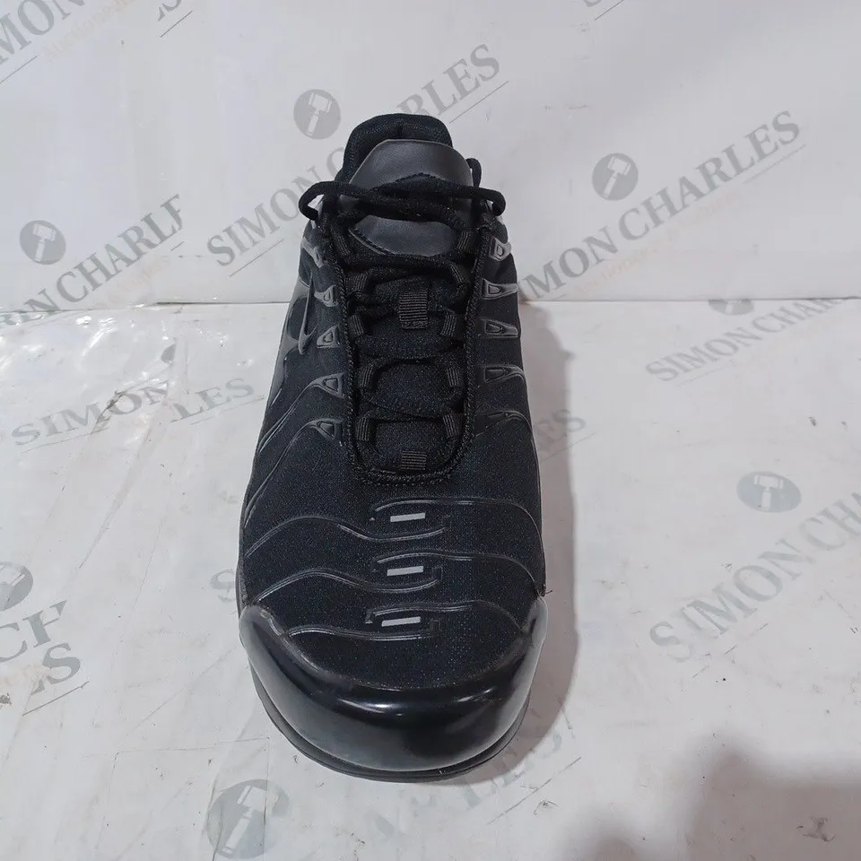 PAIR OF NIKE TN AIR SHOES IN BLACK UK SIZE 10