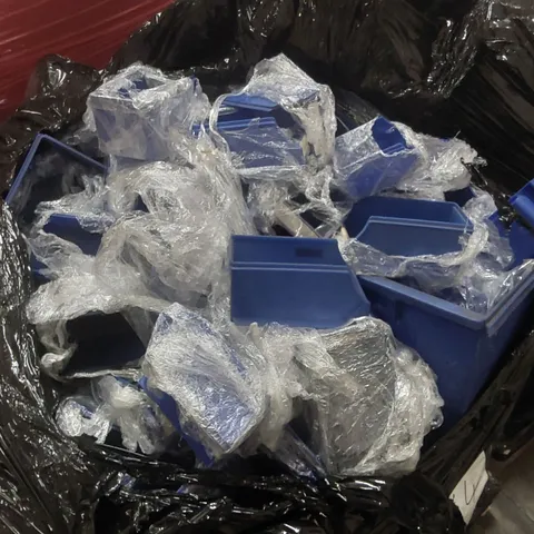 PALLET CONTAINING A VERY LARGE QUANTITY OF ASSORTED BLUE STORAGE CONTAINERS 