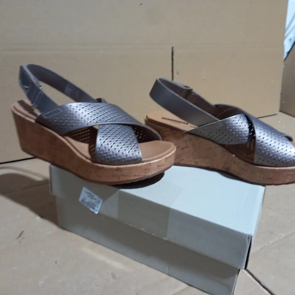CLARKS STASHA BRIDGET  WEDGE SANDAL STANDARD FIT SILVER UK SIZE 6