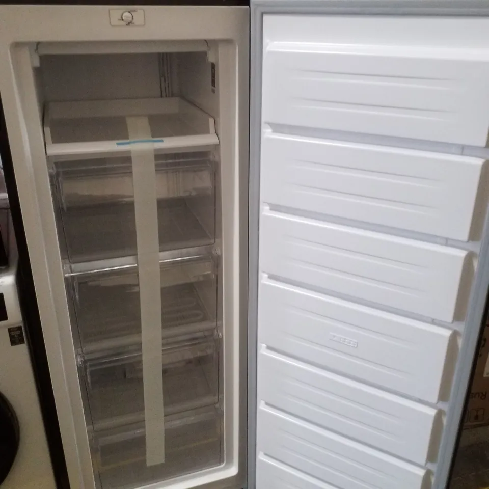 RUSSELL HOBBS RH143FZ552E1B 143CM SMALL UPRIGHT FREEZER - BLACK