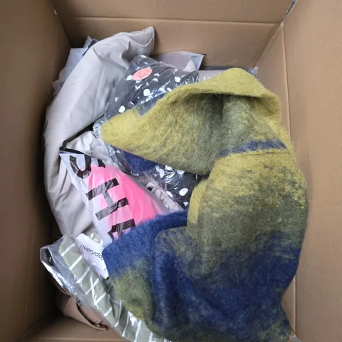 LARGE BOX OF APPROXIMATELY 20 ASSORTED CLOTHING ITEMS IN VARIOUS SIZES, STYLES AND COLOUR