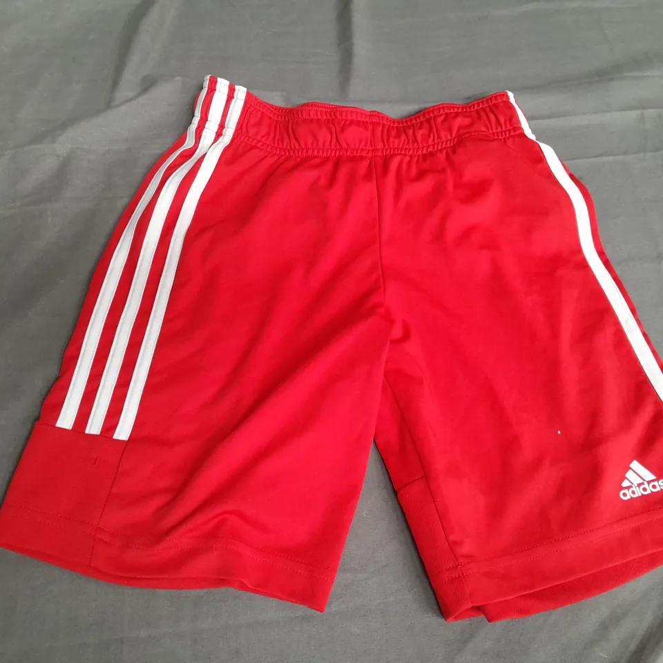 ADIDAS SHORTS IN RED - 9-10Y