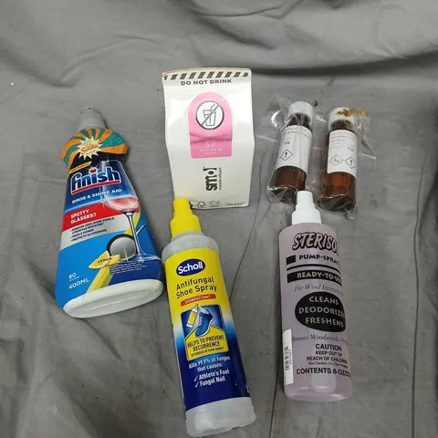 APPROXIMATELY 15 ASSORTED HOUSEHOLD ITEMS TO INCLUDE FRAGRANCE OIL, WASHING UP LIQUID, SHOE SPRAY ETC  