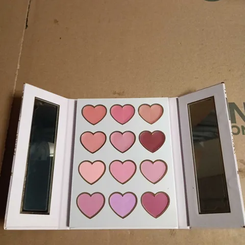 PLOUISE BLUSH MAKEUP PALETTE WITH 12 PINK HEART-SHAPED PANS