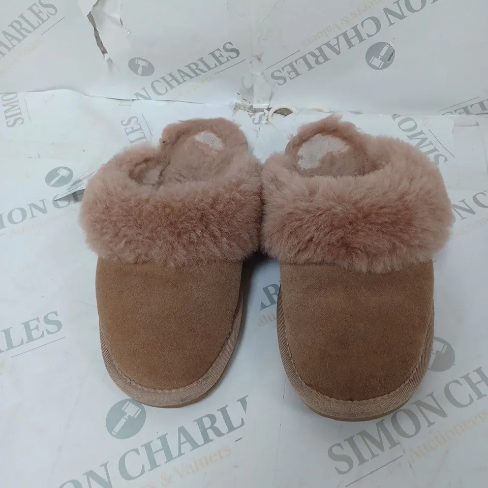 EMU AUSTRALIA JOLIE SLIPPERS - SIZE 4