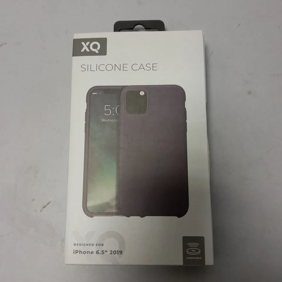 APPROXIMATELY 50 BRAND NEW BOXED XQ PHANTOM PROTECTIVE CASES FOR IPHONE 6.5" 2019 MODEL 