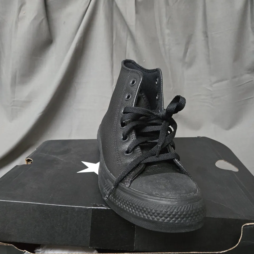 CONVERSE HI TOP TRAINERS IN BLACK - SIZE 6