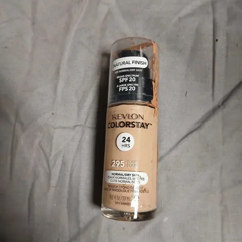 BOX OF APPROXIMATELY 60 REVLON COLORSTAY FOUNDATION – NATURAL FINISH SPF20, SHADE 295 DUNE (24 HR) – MULTIPLE BOTTLES IN BOX-SIGNS OF LEAKAGE 