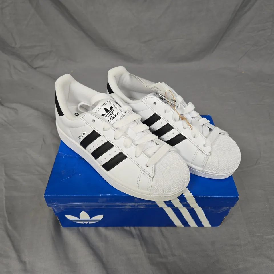 ADIDAS SUPERSTAR WHITE/BLACK LEATHER TRAINERS UK SIZE 5