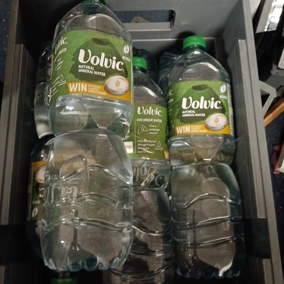 TOTE OF APPROXIMATELY 8 BOTTLES OF VOLVIC SPRING WATER 1.5L PER BOTTLE
