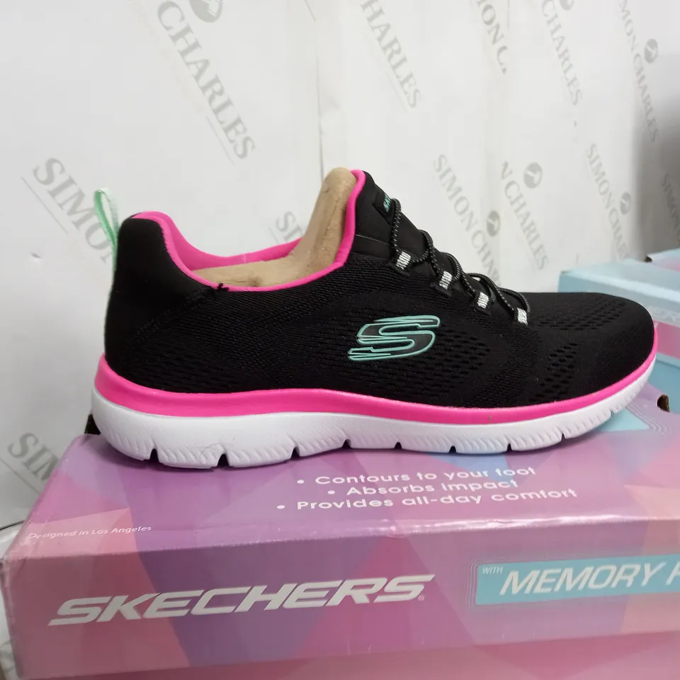 BOXED SKETCHERS MEMORY FOAM TRAINERS SIZE 5.5