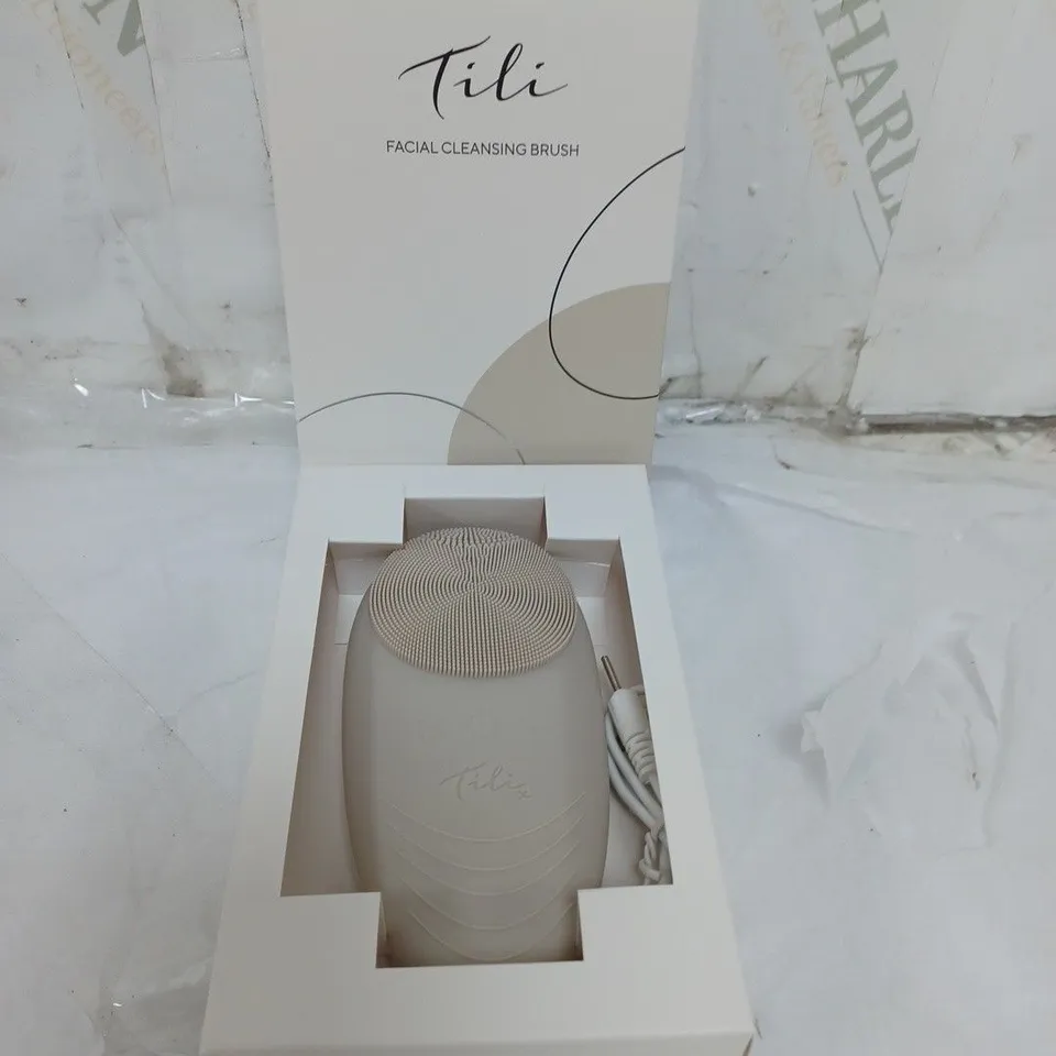 BOXED TILI FACIAL CLEANSING BRUSH LIGHT BEIGE