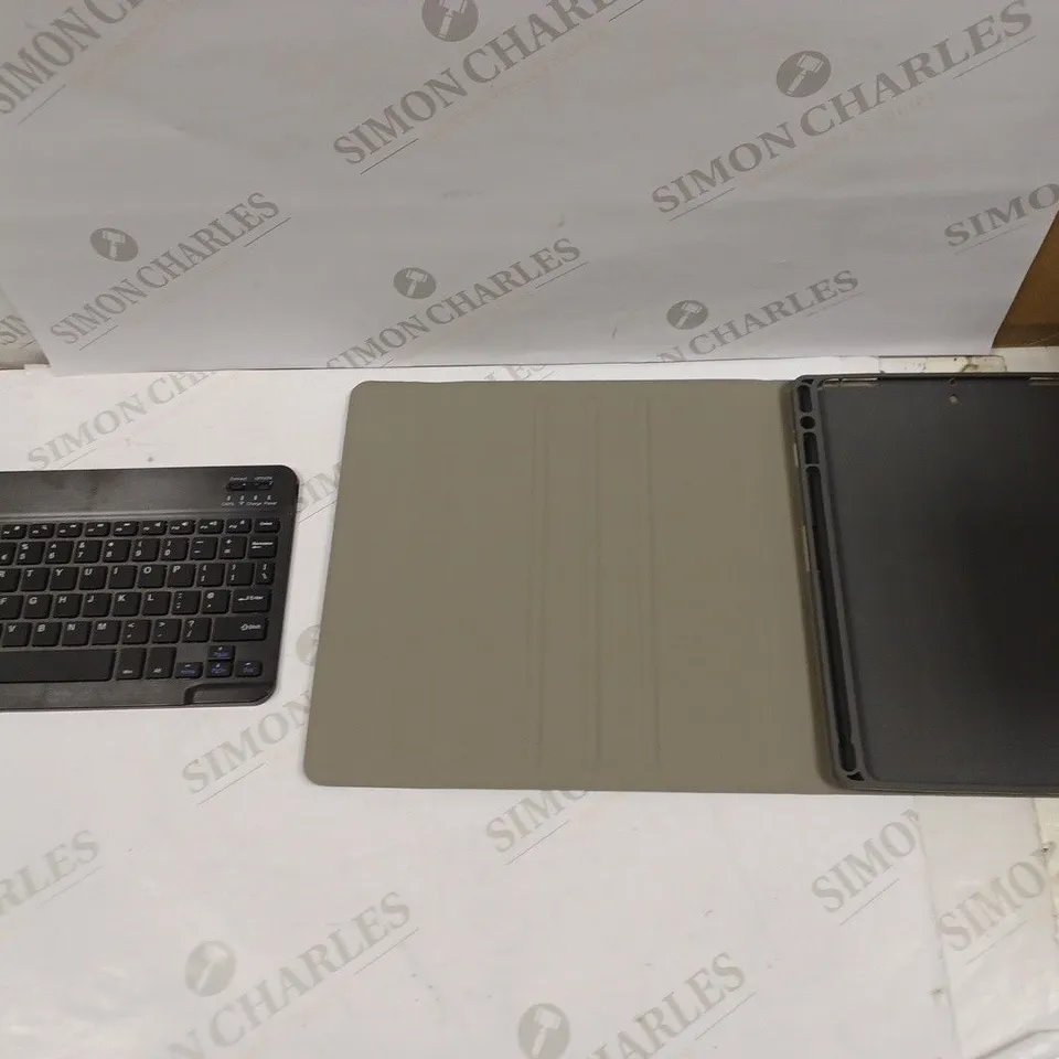 FOREST GREEN TABLET CASE WITH KEYBOARD 